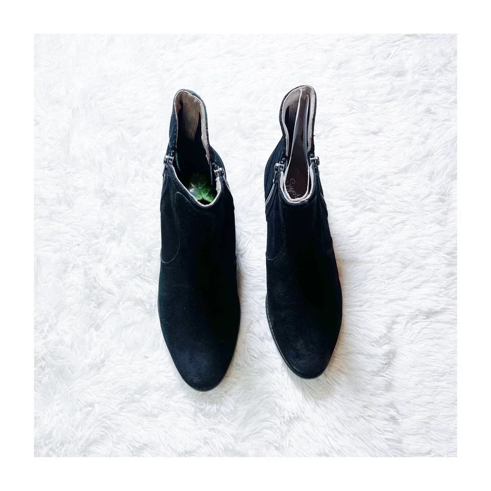 Seychelle's Suede Angle Bootie Side Zippers NWOB SZ7